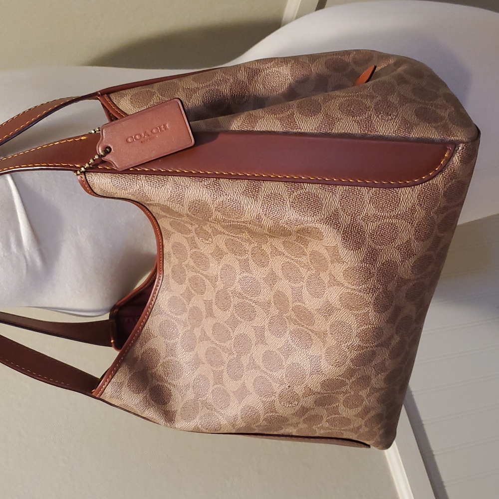 Like NEW Coach Hadley Hobo Bag In Signature Canvas - Picture 2 of 15
